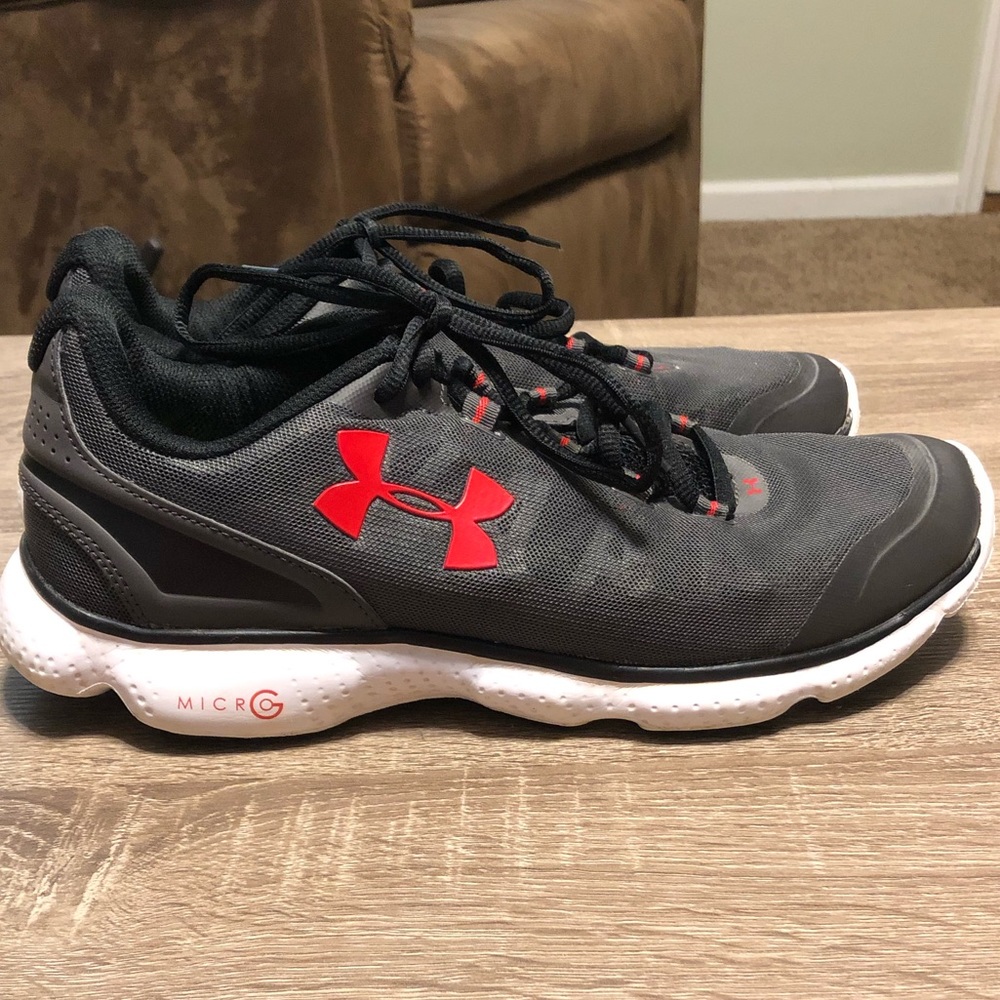 Men’s Under Armor tennis shoes 9.5